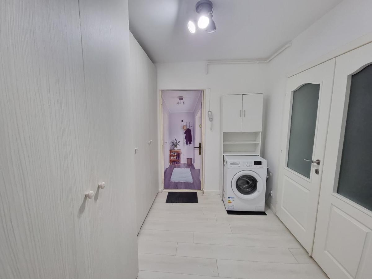 In The Aviatiei Area On Apartament Bucureşti
